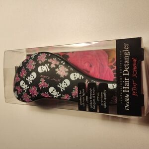 Betsey Johnson NIB Floral Skull Hair Detangler